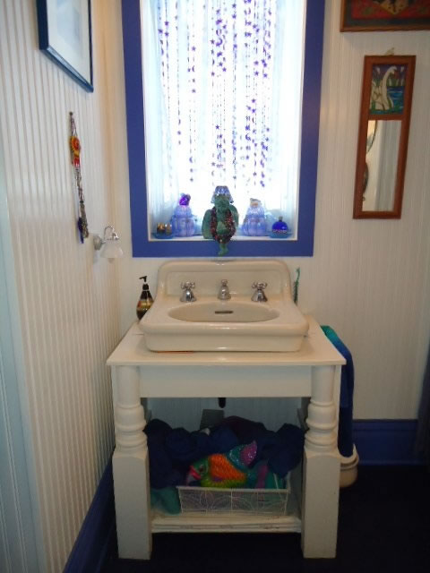 Lakehome Details Of Vintage Sink In Master Bedroom Jpg